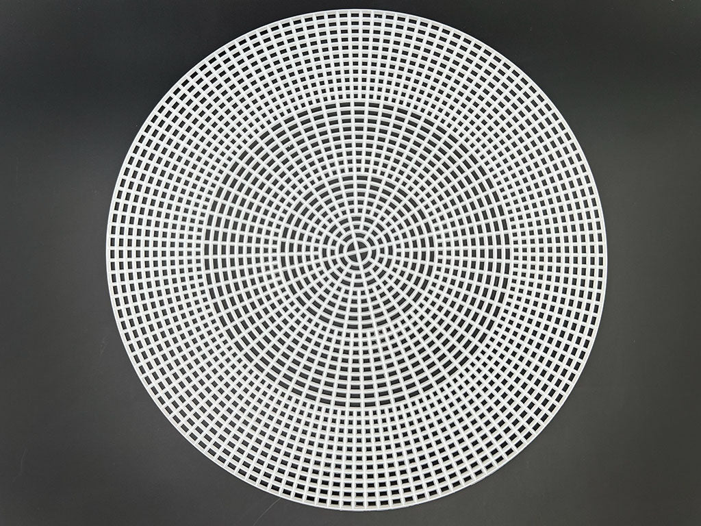 Tela Plastic Canvas rotonda da ricamare e ritagliare 24.1 cm n°7 - Perles & Co Tela Plastic Canvas rotonda da ricamare e ritagliare 24.1 cm n°7 - Perles & Co